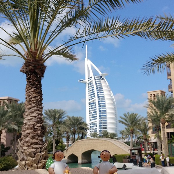 Vor dem Burj al Arab in Dubai, Vereinigte Arabische Emirate (United Arab Emirates)
| Christoph Wagner